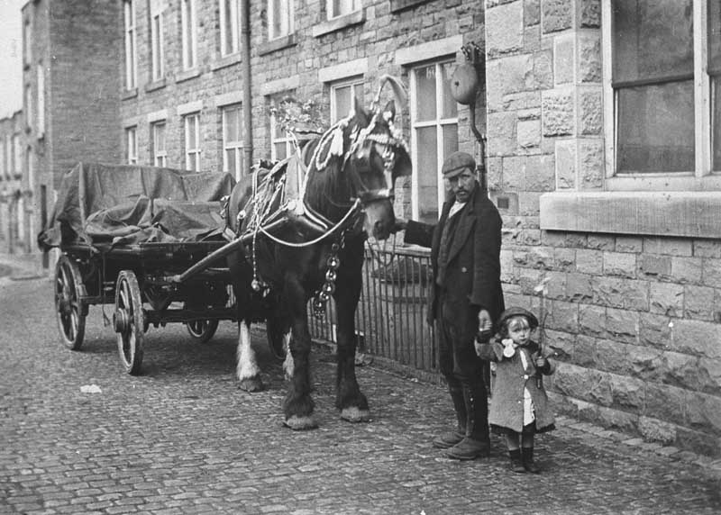 Horse and cart outside Olivers Mill