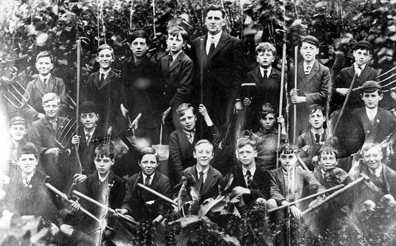 Bolington Cross school gardening class
