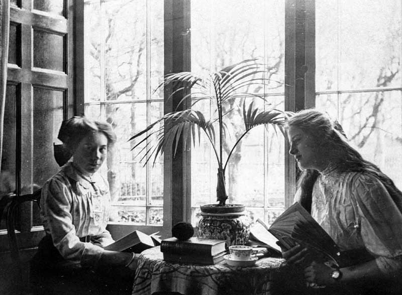 Elsie Bullock, left