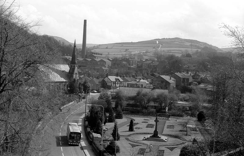Palmerston Street and Memorial Gardens from Aqueduct