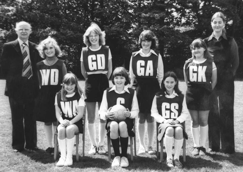 Bollington Cross School Netball Team